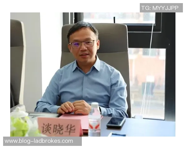 足球林伟平的成长之路与职业生涯的辉煌成就探讨